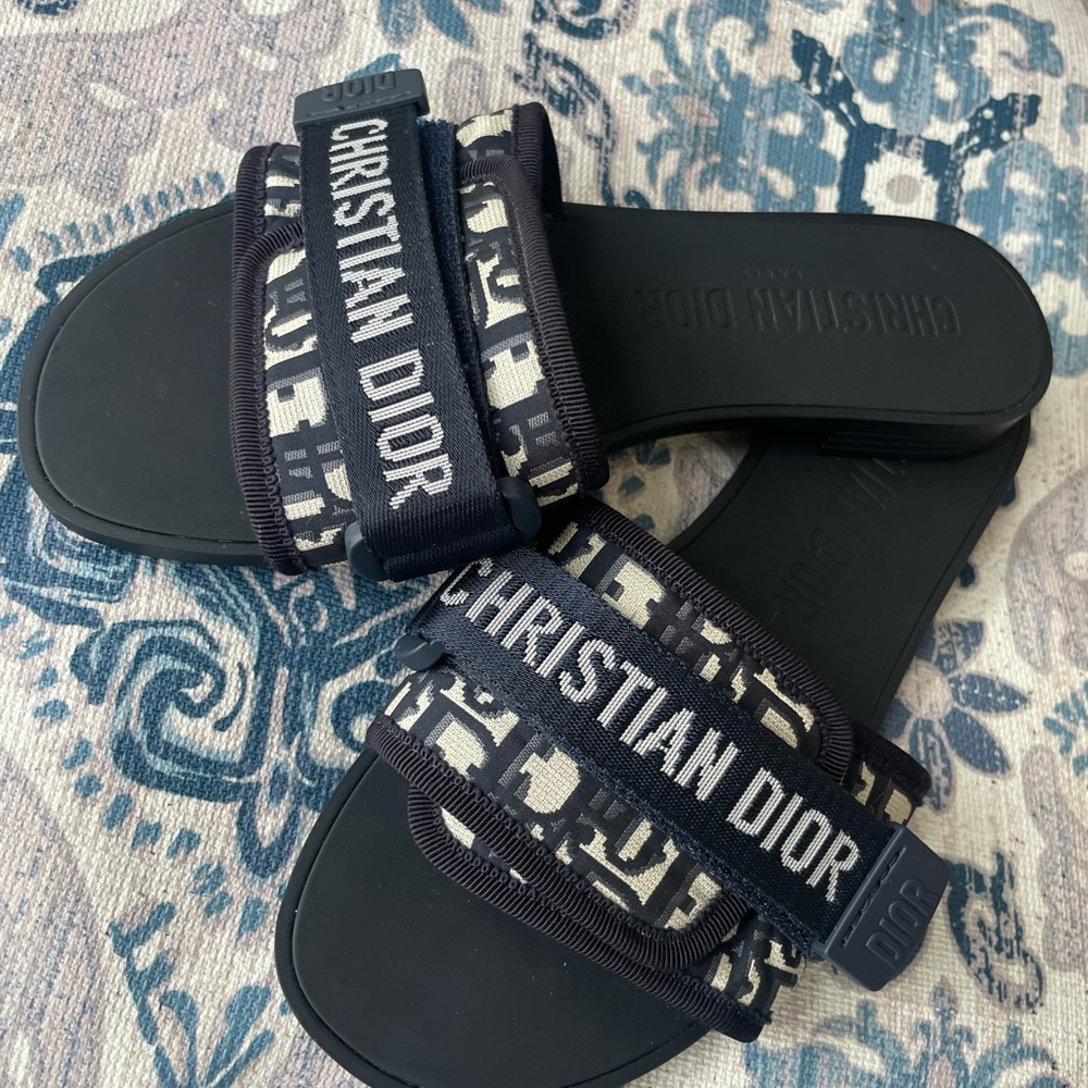 Dior revolution slides